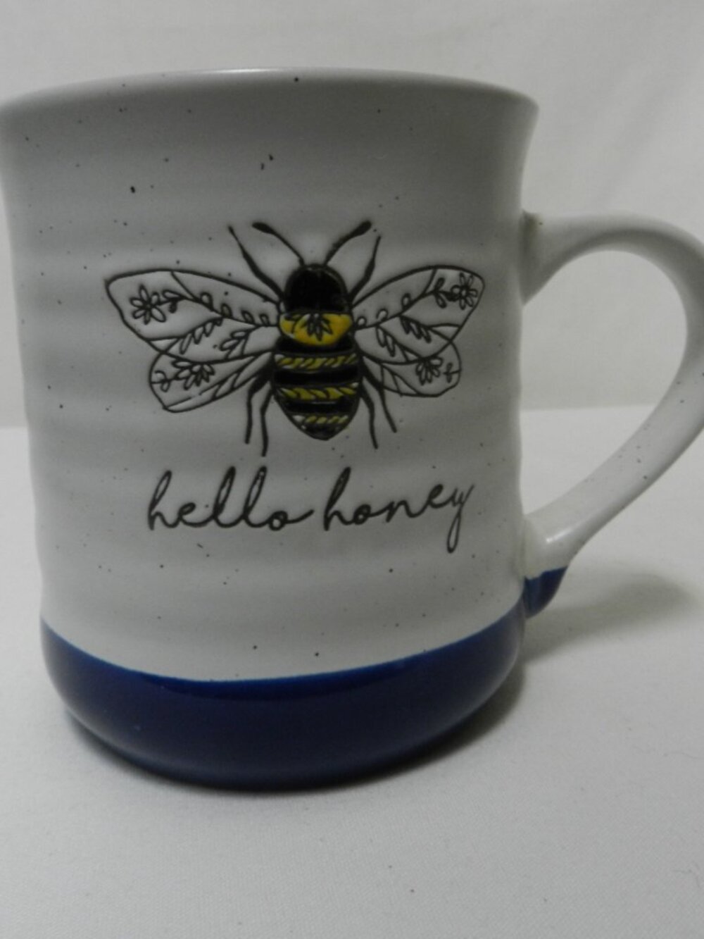 Heartland Hive Hello Honey bee mug cup embossed textured large Stoneware 18 oz
